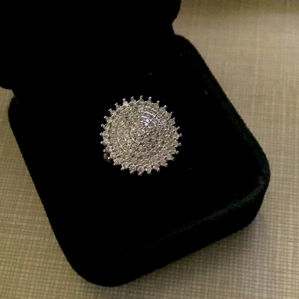 New white sapphire Cz’s party ring